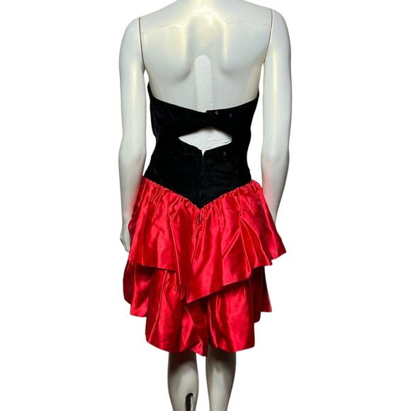 Roberta Women's Black Velvet & Red Satin Cocktail Dress, Size 9/10, Vintage - Picture 3 of 7